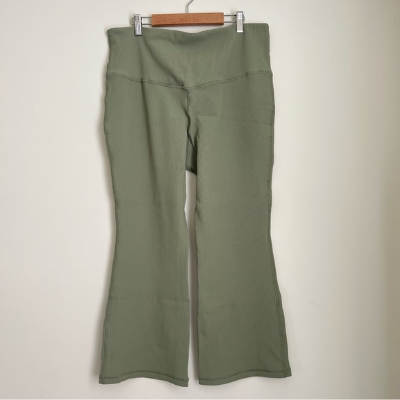 NWOT Athleta Elation Rib Crop Flare Size Plus 1X Eucalyptus Olive Leggings Pants - Picture 4 of 10